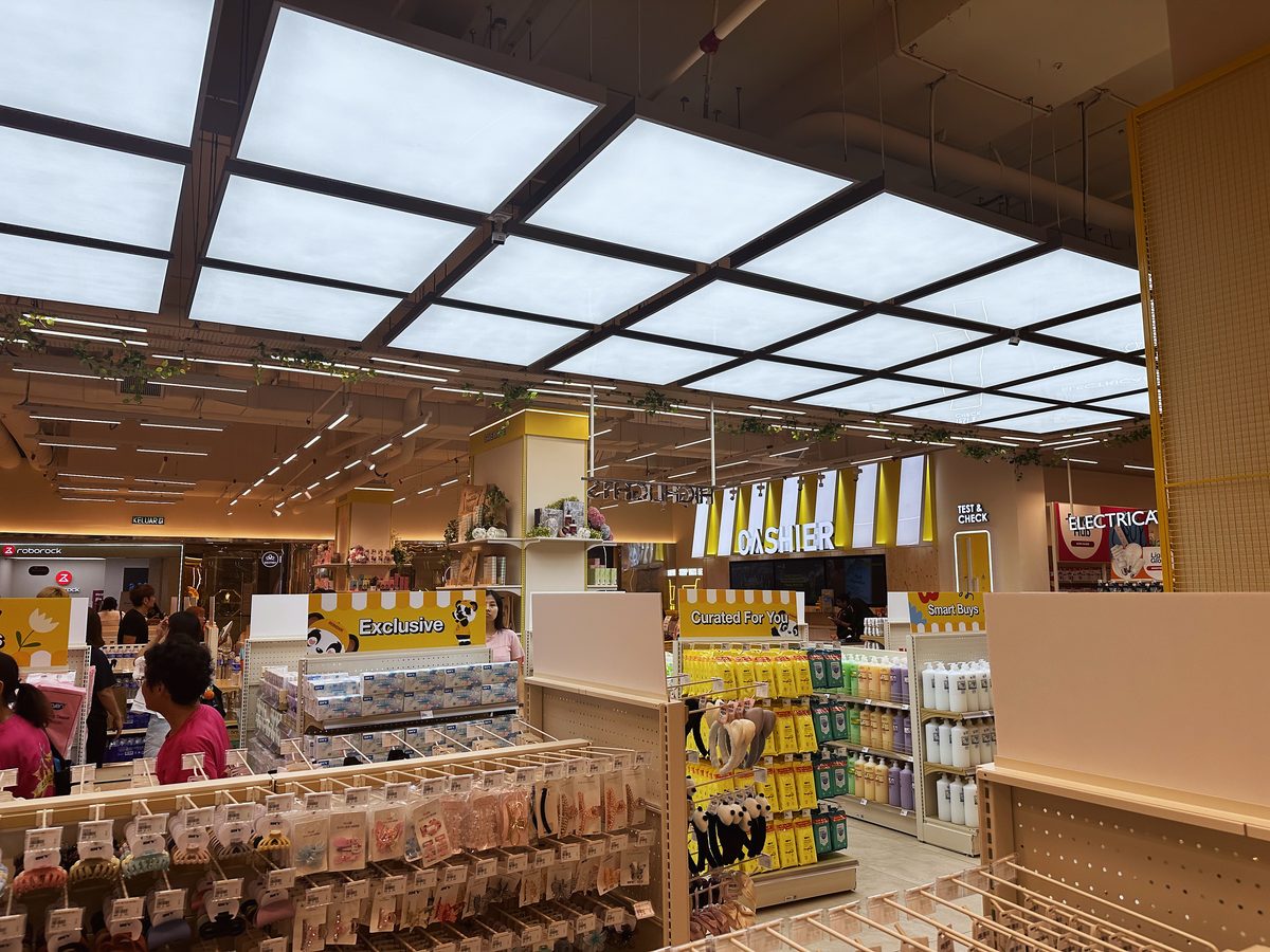 Main aisle at MR D.I.Y Queensbay